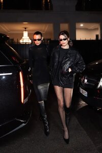 Hailey Bieber-the Saint Laurent FW25 show-Paris Fashion Week-11-03-2025_1.jpg