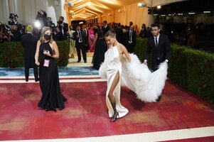 Hailey Baldwin Bieber - Met Gala-New York City-2.5.2022_5.jpg Hailey Baldwin Bieber - Met Gala-New York City-2.5.2022_5.jpg