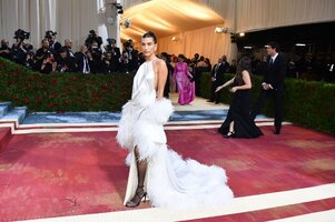 Hailey Baldwin Bieber - Met Gala-New York City-2.5.2022_6.jpg Hailey Baldwin Bieber - Met Gala-New York City-2.5.2022_6.jpg