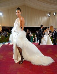 Hailey Baldwin Bieber - Met Gala-New York City-2.5.2022_37.jpg Hailey Baldwin Bieber - Met Gala-New York City-2.5.2022_37.jpg