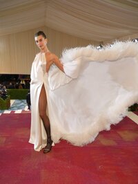 Hailey Baldwin Bieber - Met Gala-New York City-2.5.2022_40.jpg Hailey Baldwin Bieber - Met Gala-New York City-2.5.2022_40.jpg