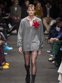 des-hommes-en-collants-et-culotte-a-la-fashion-week-le-no-pants-devient-masculin.jpg